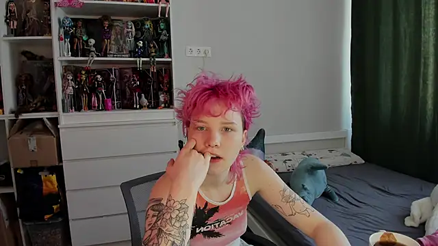 School Love online show from 03-05-26, 07:15