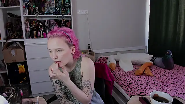 School Love online show from 03-07-26, 07:05