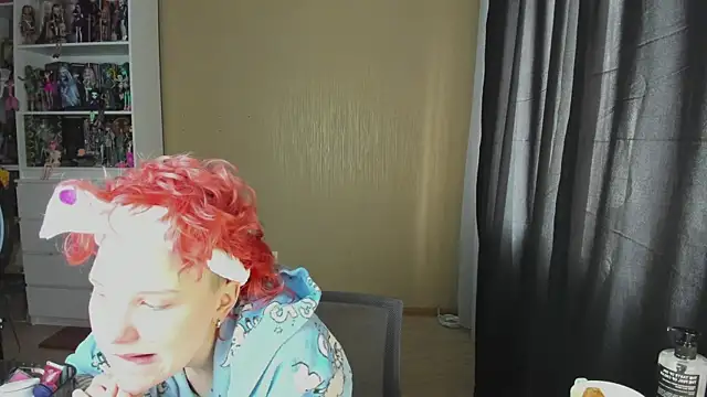 School Love online show from 04-19-26, 07:07