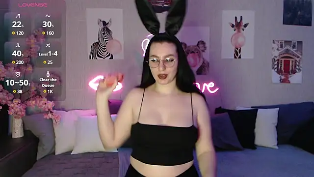 Snapshot of Fluffy_Tiffy chatting on 02-12-25, 12:48 Fluffy Tiffy online show from 02-12-25, 12:48