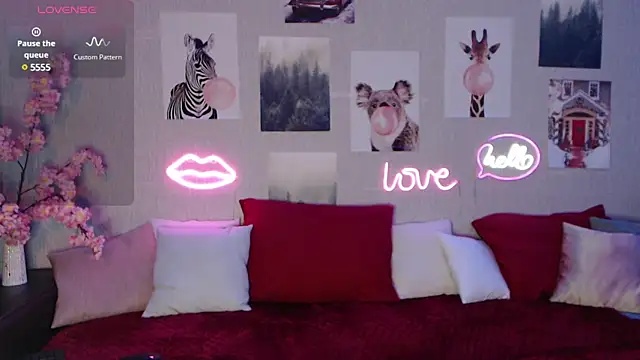 Snapshot of Fluffy_Tiffy chatting on 02-12-25, 03:51 Fluffy Tiffy online show from 02-12-25, 03:51