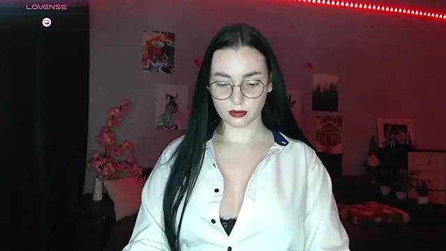 Snapshot of Fluffy_Tiffy chatting on 03-19-25, 12:59 Fluffy Tiffy online show from 03-19-25, 12:59