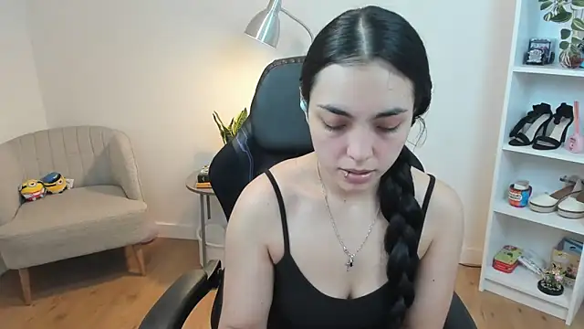 Snapshot of _BellaEvans_ chatting on 02-10-25, 05:58 BellaEvans online show from 02-10-25, 05:58