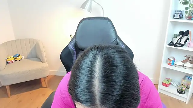 Snapshot of _BellaEvans_ chatting on 02-12-25, 05:47 BellaEvans online show from 02-12-25, 05:47