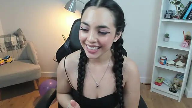 Snapshot of _BellaEvans_ chatting on 02-17-25, 11:44 BellaEvans online show from 02-17-25, 11:44