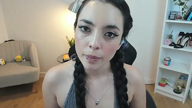 Snapshot of _BellaEvans_ chatting on 03-05-25, 12:00 BellaEvans online show from 03-05-25, 12:00