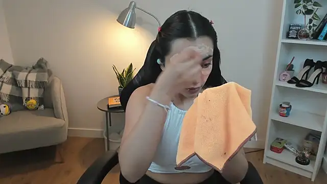 Snapshot of _BellaEvans_ chatting on 03-07-25, 05:51 BellaEvans online show from 03-07-25, 05:51