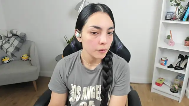 Snapshot of _BellaEvans_ chatting on 03-17-25, 05:34 BellaEvans online show from 03-17-25, 05:34