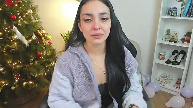 Snapshot of _BellaEvans_ chatting on 11-28-25, 12:41 BellaEvans online show from 11-28-25, 12:41