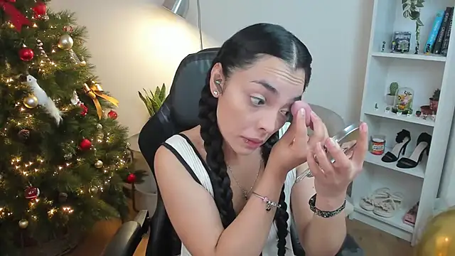 Snapshot of _BellaEvans_ chatting on 12-03-25, 05:48 BellaEvans online show from 12-03-25, 05:48