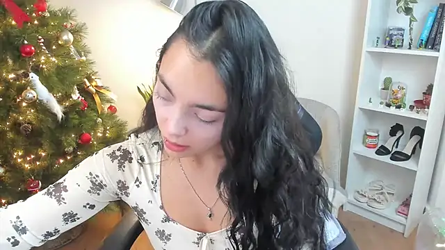 Snapshot of _BellaEvans_ chatting on 12-04-25, 05:50 BellaEvans online show from 12-04-25, 05:50