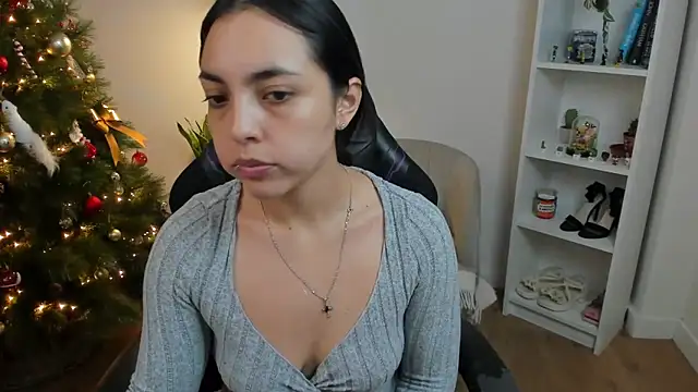 Snapshot of _BellaEvans_ chatting on 12-18-25, 05:46 BellaEvans online show from 12-18-25, 05:46