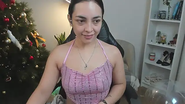 Snapshot of _BellaEvans_ chatting on 12-23-25, 05:38 BellaEvans online show from 12-23-25, 05:38