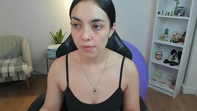 Snapshot of _BellaEvans_ chatting on 01-12-26, 05:34 BellaEvans online show from 01-12-26, 05:34