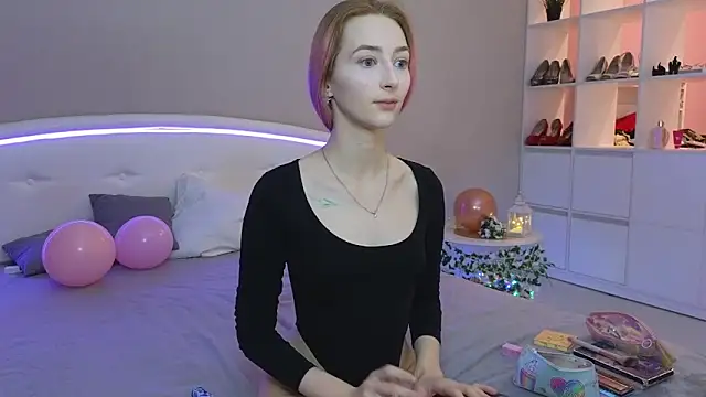 Snapshot of MichaDenver chatting on 12-06-24, 11:36 MichaDenver online show from 12-06-24, 11:36