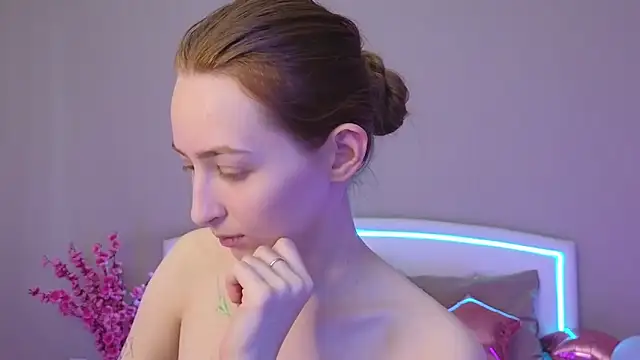 Snapshot of MichaDenver chatting on 11-28-25, 08:06 MichaDenver online show from 11-28-25, 08:06