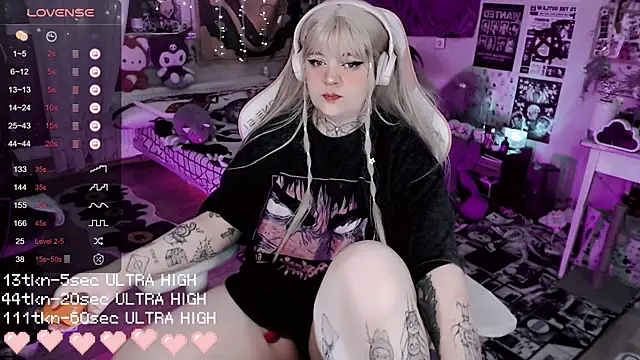 Snapshot of noori__hope chatting on 12-17-25, 08:26 noori hope online show from 12-17-25, 08:26