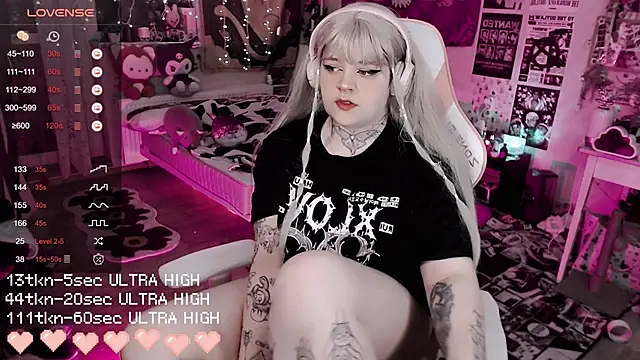 Snapshot of noori__hope chatting on 12-18-25, 08:37 noori hope online show from 12-18-25, 08:37