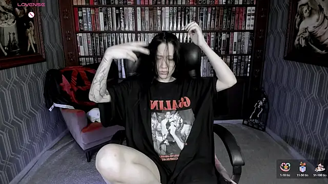 Snapshot of Medusa__Gorgona chatting on 05-30-26, 02:14 Medusa Gorgona online show from 05-30-26, 02:14