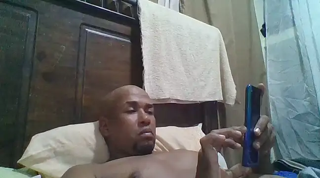 Snapshot of Frankie0880 chatting on 01-19-25, 03:29 Frankie0880 online show from 01-19-25, 03:29