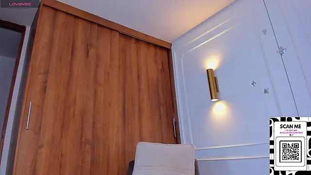 Snapshot of Chrishell_ chatting on 03-13-25, 04:38 Chrishell online show from 03-13-25, 04:38