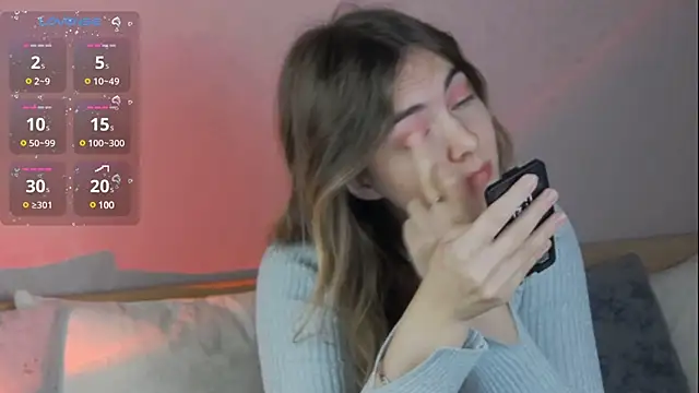 Snapshot of chloi_hes chatting on 12-10-24, 11:43 chloi hes online show from 12-10-24, 11:43