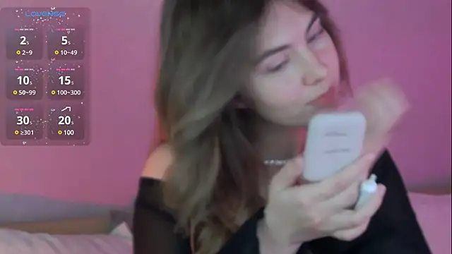 Snapshot of chloi_hes chatting on 12-21-24, 12:49 chloi hes online show from 12-21-24, 12:49