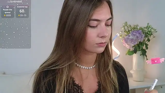 Snapshot of chloi_hes chatting on 10-11-25, 09:08 chloi hes online show from 10-11-25, 09:08