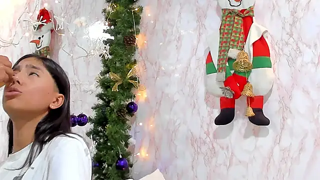 Snapshot of BarbieHotLaura chatting on 12-16-24, 06:27 BarbieHotLaura online show from 12-16-24, 06:27