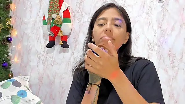 Snapshot of BarbieHotLaura chatting on 12-18-24, 02:38 BarbieHotLaura online show from 12-18-24, 02:38