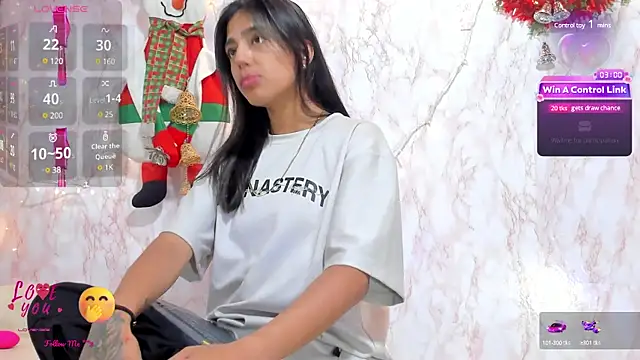 Snapshot of BarbieHotLaura chatting on 12-28-24, 07:54 BarbieHotLaura online show from 12-28-24, 07:54