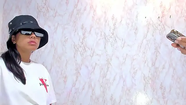 Snapshot of BarbieHotLaura chatting on 01-03-25, 06:03 BarbieHotLaura online show from 01-03-25, 06:03