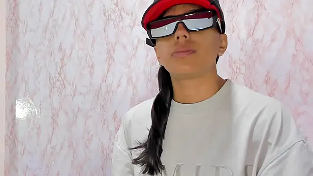 Snapshot of BarbieHotLaura chatting on 01-05-25, 04:38 BarbieHotLaura online show from 01-05-25, 04:38