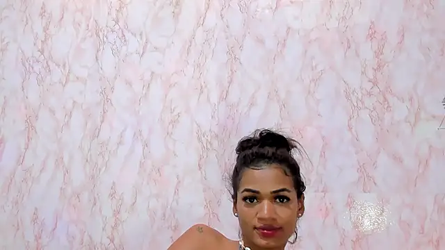 Snapshot of BarbieHotLaura chatting on 01-06-25, 02:04 BarbieHotLaura online show from 01-06-25, 02:04