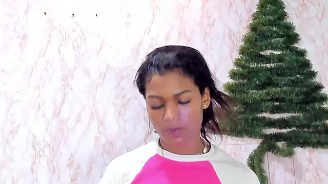 Snapshot of BarbieHotLaura chatting on 01-11-25, 01:16 BarbieHotLaura online show from 01-11-25, 01:16