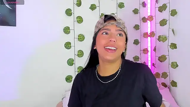 Snapshot of BarbieHotLaura chatting on 01-31-25, 04:27 BarbieHotLaura online show from 01-31-25, 04:27