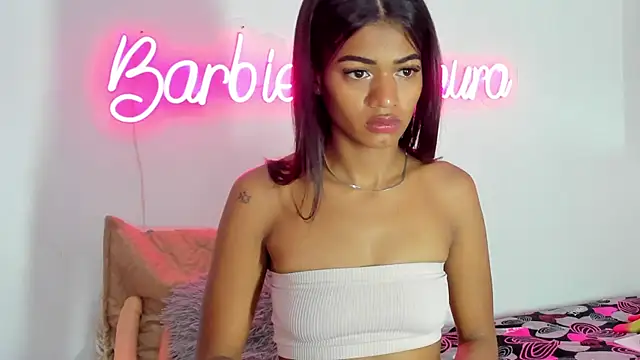 Snapshot of BarbieHotLaura chatting on 09-20-25, 03:02 BarbieHotLaura online show from 09-20-25, 03:02