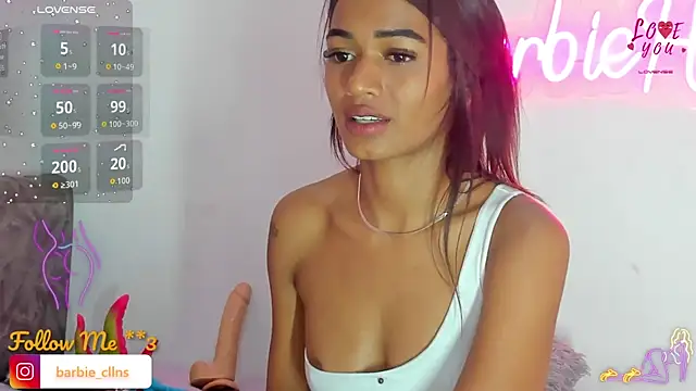 Snapshot of BarbieHotLaura chatting on 10-09-25, 01:47 BarbieHotLaura online show from 10-09-25, 01:47