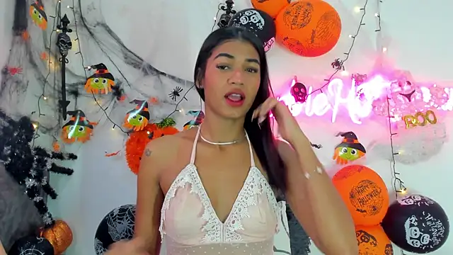 Snapshot of BarbieHotLaura chatting on 10-26-25, 04:02 BarbieHotLaura online show from 10-26-25, 04:02