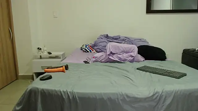 Snapshot of AnnieRoss69 chatting on 02-11-25, 11:32 AnnieRoss69 online show from 02-11-25, 11:32