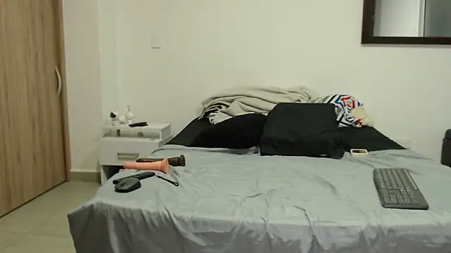 Snapshot of AnnieRoss69 chatting on 02-17-25, 08:04 AnnieRoss69 online show from 02-17-25, 08:04