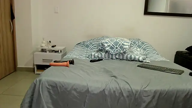 Snapshot of AnnieRoss69 chatting on 10-04-25, 09:02 AnnieRoss69 online show from 10-04-25, 09:02