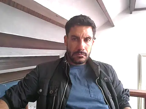 Snapshot of elkike1980 chatting on 04-16-26, 04:19 elkike1980 online show from 04-16-26, 04:19