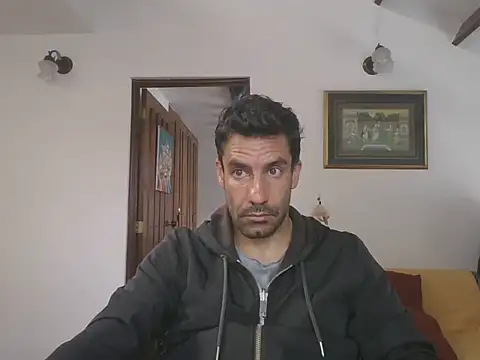 Snapshot of elkike1980 chatting on 05-06-26, 02:33 elkike1980 online show from 05-06-26, 02:33
