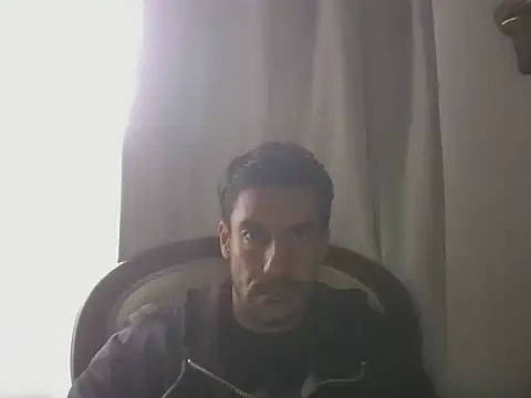 Snapshot of elkike1980 chatting on 05-08-26, 03:50 elkike1980 online show from 05-08-26, 03:50