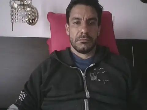 Snapshot of elkike1980 chatting on 05-11-26, 11:49 elkike1980 online show from 05-11-26, 11:49