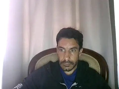 Snapshot of elkike1980 chatting on 05-11-26, 02:45 elkike1980 online show from 05-11-26, 02:45
