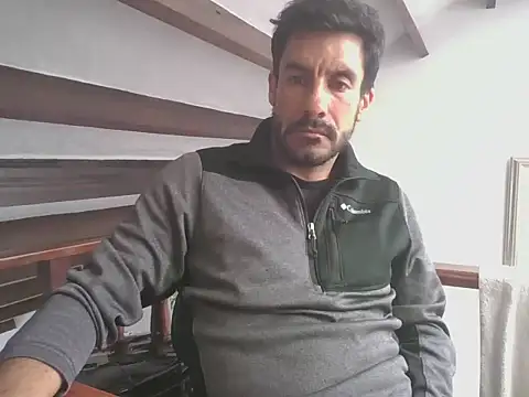 Snapshot of elkike1980 chatting on 05-21-26, 02:35 elkike1980 online show from 05-21-26, 02:35