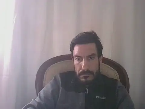 Snapshot of elkike1980 chatting on 06-25-26, 03:05 elkike1980 online show from 06-25-26, 03:05