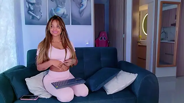 Susanamendezz online show from 04-14-26, 06:36